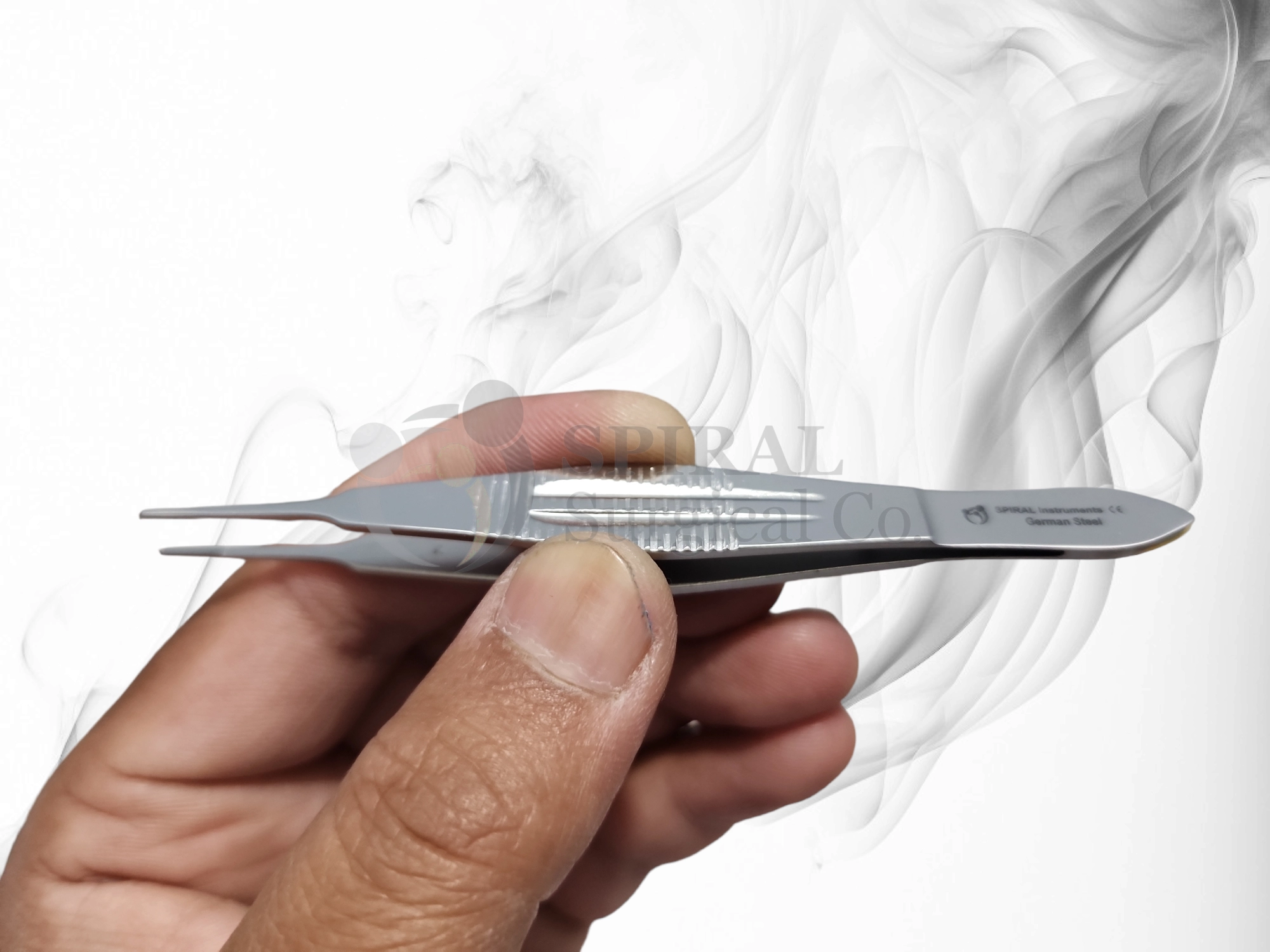 castroviejo suturing forceps, 1x2 teeth, angled, 0.3 mm, with tying platform, 11cm Castroviejo Suturing Forceps, 1X2 teeth, Angled, 0.3 mm, With Tying Platform, 11cm